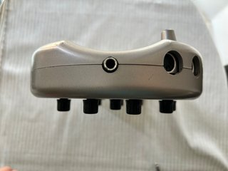 Behringer Bass V-AMP + Footswitch + Fuente