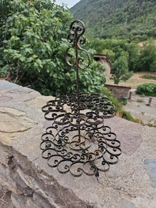 Antiguo candelabro de forja