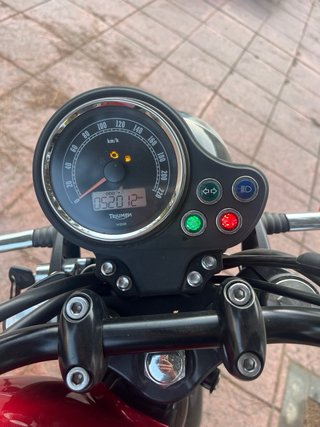 TRIUMPH BONNEVILLE