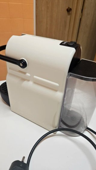 Cafetera Krups Nespresso Beige (PARA PIEZAS)