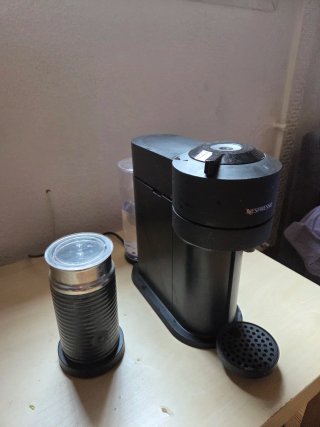 Cafetera Nespresso Vertuo Plus + Aeroccino