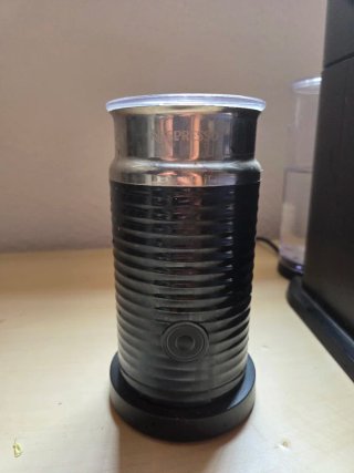 Cafetera Nespresso Vertuo Plus + Aeroccino