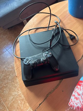 PS4 (PlayStation 4) Negra + Mando