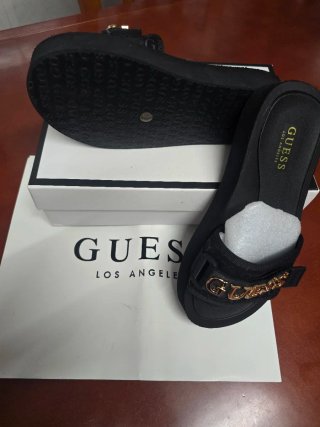 Sandalias Guess Negras y Doradas Nuevas