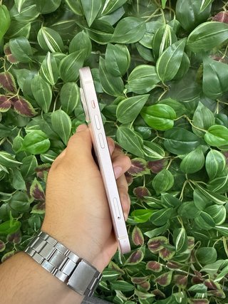 iPhone 13 Rosa muy buen estado