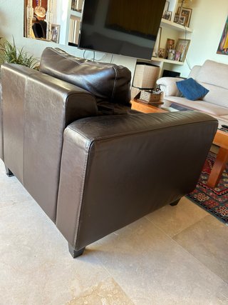 Sillón de piel marrón oscuro 85x90x70