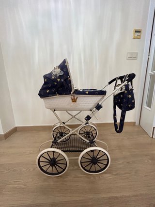 Carrito de bebé de juguete como nuevo