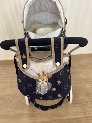 Carrito de bebé de juguete como nuevo
