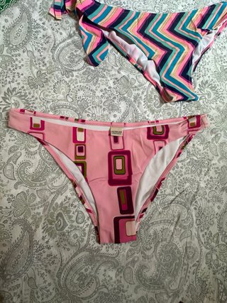 Lote 2 Bikinis Multicolor y Rosa