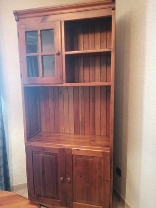 Estantería de madera maciza con vitrina