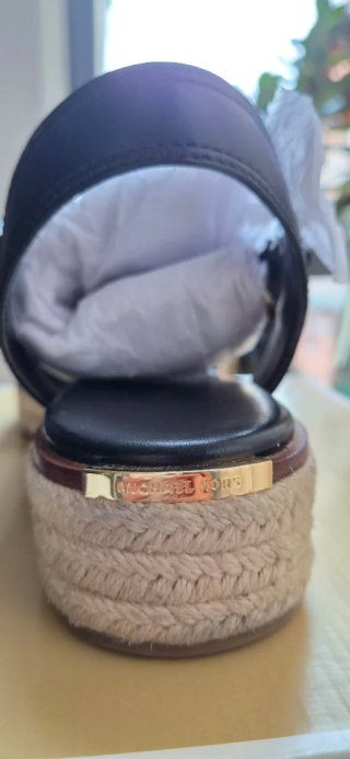 Sandalias Michael Kors Negras Doradas