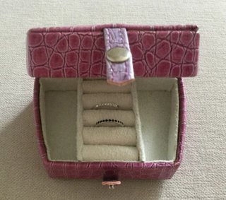 Conjunto anillos Swarovski + regalo joyero viaje.