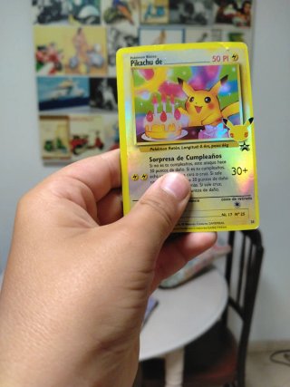 Carta Pokémon Pikachu de Cumpleaños 50 PI