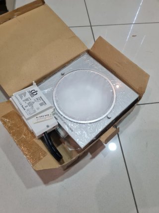 Plafón LED redondo plateado. Varios modelos 8€ Und