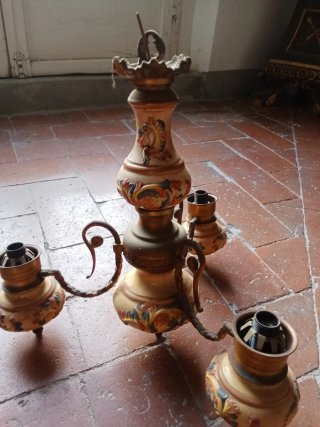 Lampadario in ceramica e metallo