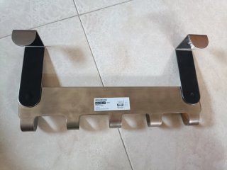 Colgador de puerta metálico