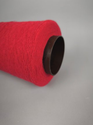 Cono hilo rojo para tejer, acabado algodón