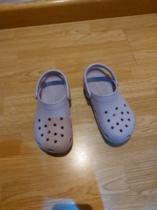 Crocs morados talla 37