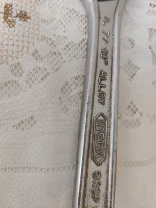 Llave inglesa 10" marca IREGA