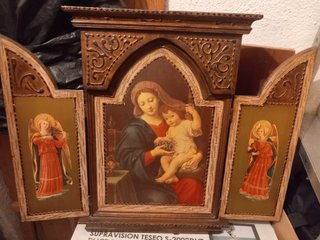 Tríptico religioso madera
