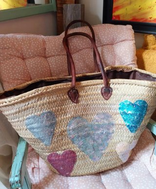 Bolso de playa con corazones de lentejuelas