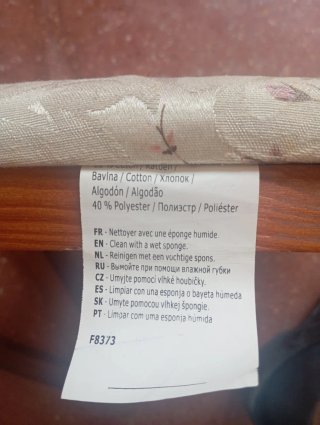 Reposapiés tapizado floral madera