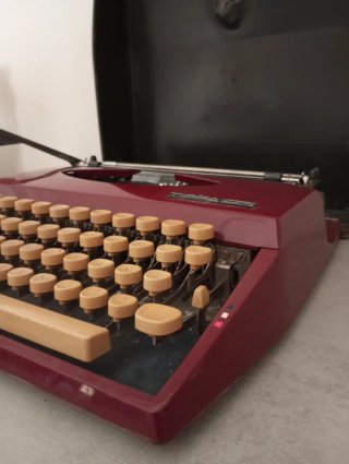 Máquina de escribir Adler Tippa S Roja