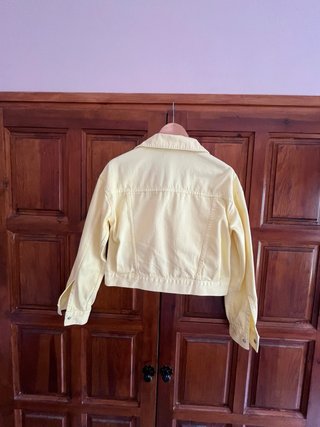 Cazadora vaquera amarilla Zara