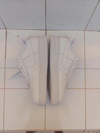 Zapatillas blancas estilo urbano