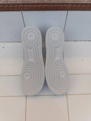 Zapatillas blancas estilo urbano