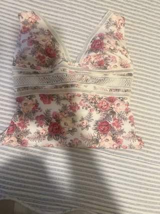 Bañador floral sin estrenar.