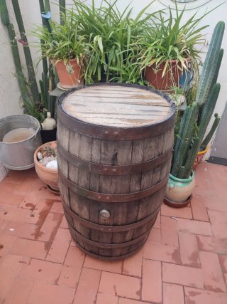 Vendo barrica de ron 200L para decoración.
