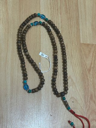 Collar de cuentas de madera y turquesa