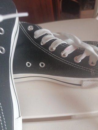 Zapatillas altas negras y blancas