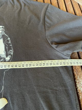 Camiseta Gorillaz Gris oscura. Pull and Bear