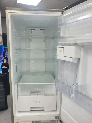 Nevera LG 2m con dispensador de agua