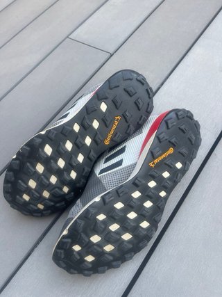 Adidas Terrex T40 grises y blancas