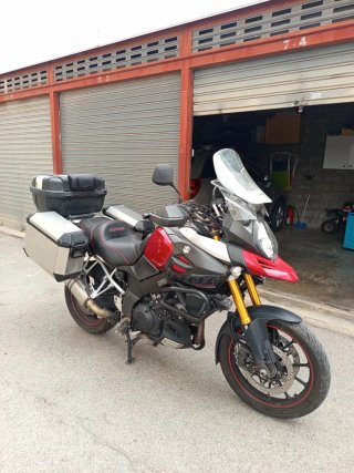 Suzuki V-Strom 1000 Adventure Roja/Plata