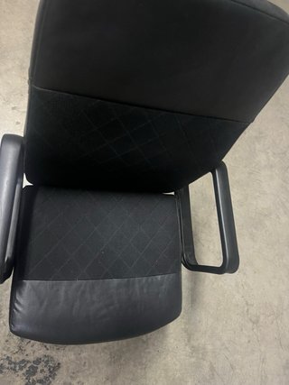 Sillón de oficina ergonómico negro