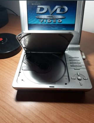 2 DVD Portátiles y películas