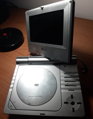 2 DVD Portátiles y películas