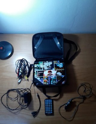 2 DVD Portátiles y películas