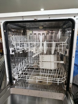 Lavavajillas blanco en buen estado