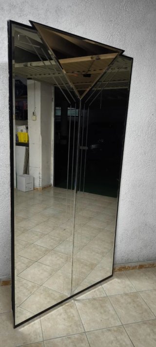 Espejo entrada madera y cristal dos tonos.