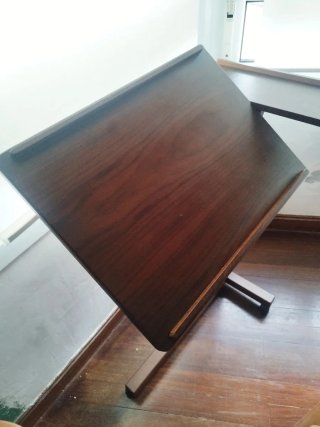 Mesa auxiliar de madera