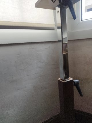 Mesa auxiliar de madera