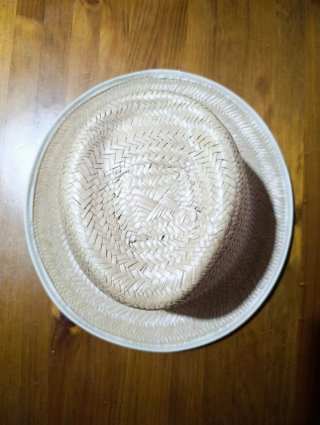 Sombrero de paja de ala pequeña