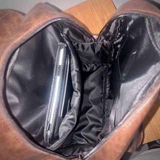 Mochila grande marrón con bolsillo PC