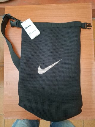 Mochila Nike Sling 10L Negra