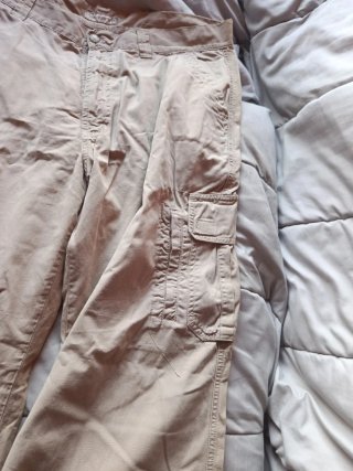 Pantalón cargo beige hombre